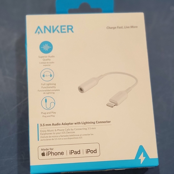 Anker 5" PowerLine Lightning to 3.5mm Audio Adapter - - Picture 3 of 3